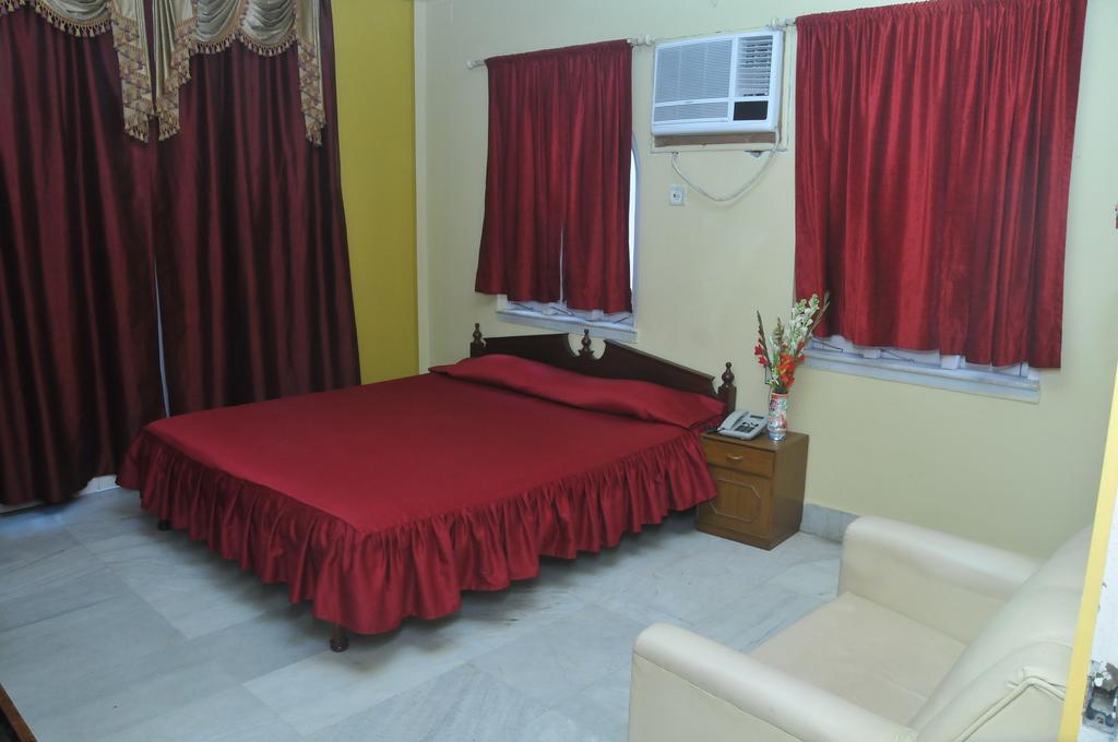 New Hotel White Palace Kolkata Room photo