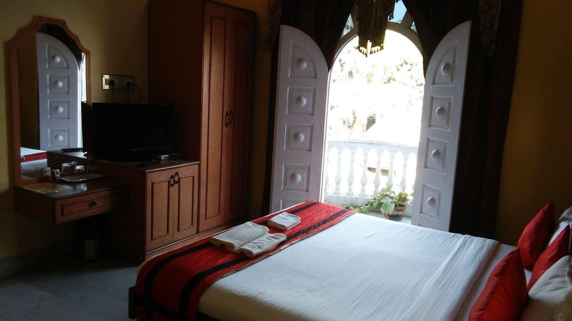 New Hotel White Palace Kolkata Exterior photo