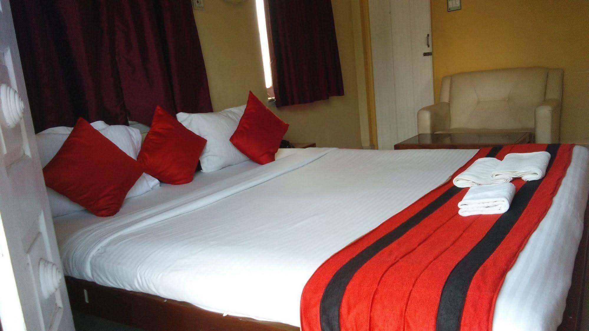 New Hotel White Palace Kolkata Exterior photo